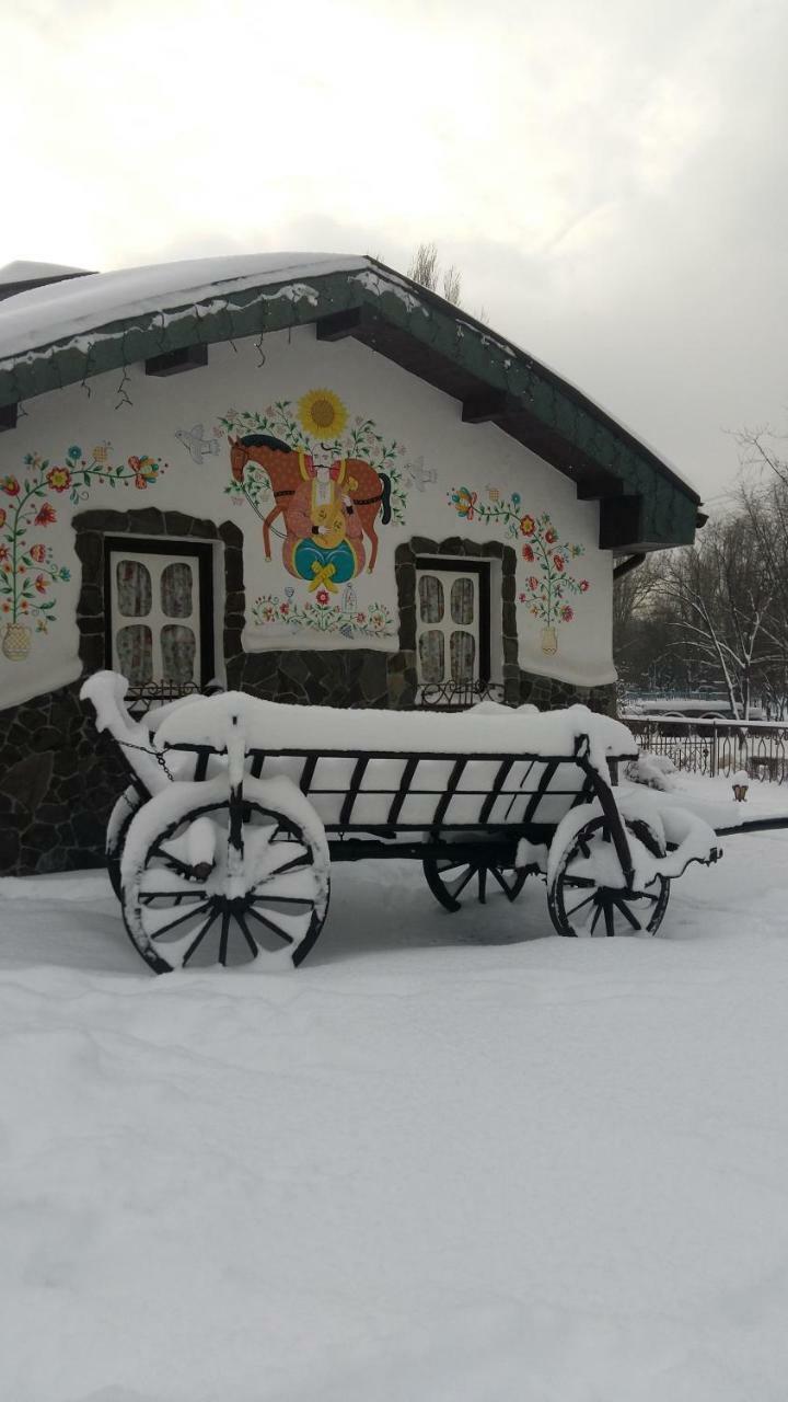 Charivna Taistra Bed and Breakfast Brovary Εξωτερικό φωτογραφία