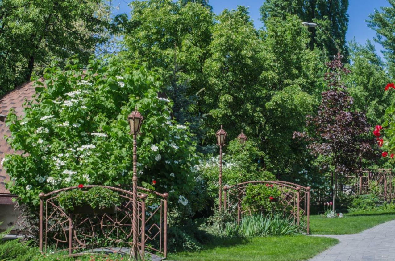 Charivna Taistra Bed and Breakfast Brovary Εξωτερικό φωτογραφία